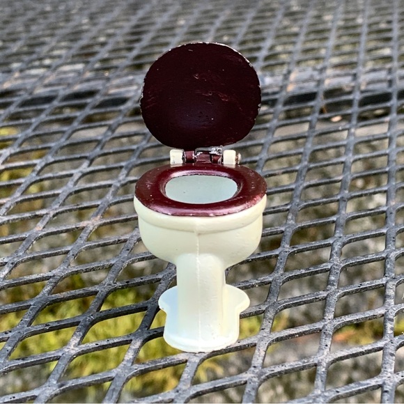 🤩3/$20 Vintage Mini Dollhouse Toilet White Brown Tootsietoy Cast Metal Iron - Picture 2 of 15